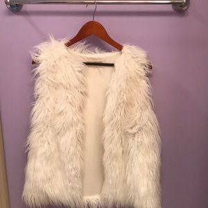 Alter’d state super cute white fur vest!